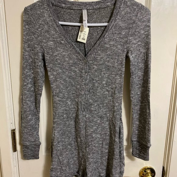 NWT Aeropostale Half Button Front Lounge Romper - Picture 2 of 8